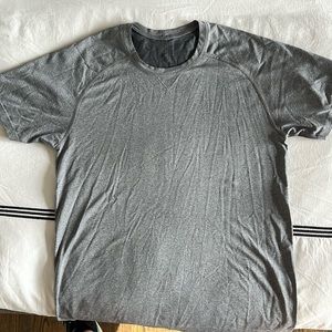 Lululemon T Shirt. Grey. Size M.